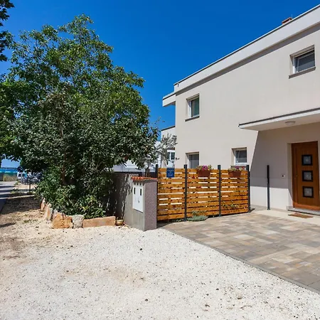 Modernes In Strandnaehe Fažana