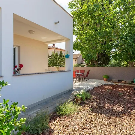 Modernes In Strandnaehe Holiday home
